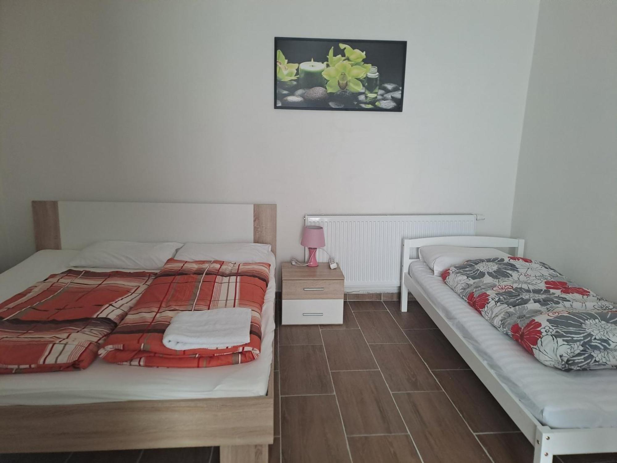 Appartamento Nha Nghi Cho Cap Doi Va Gia Dinh Praga Esterno foto
